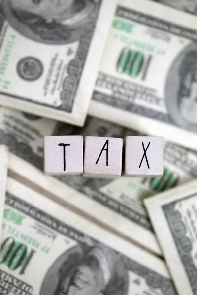 Steuertext Mit Hundert Dollar Scheinen Hintergrund Geschäfts Finanz Und Steuerzeitkonzept — Stockfoto