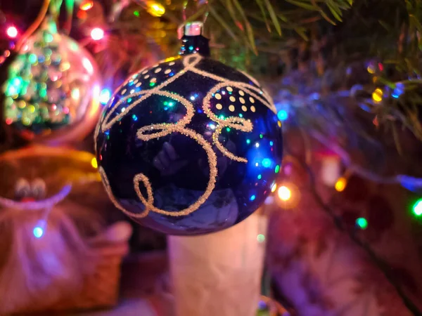 Weihnachtsbaum Mit Dekoration Und Lichtern — Stockfoto