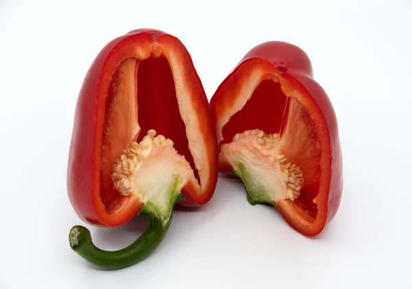 Dos Mitades Pimiento Rojo Corte Sobre Fondo Blanco — Foto de Stock