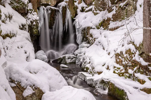 Schöner Wasserfall Wald — Stockfoto