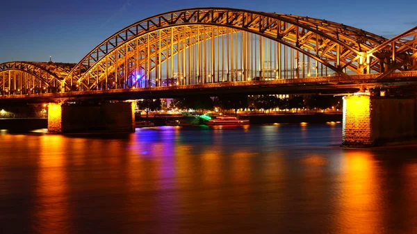 Vista Nocturna Ciudad Del Puente Por Noche — Foto de Stock