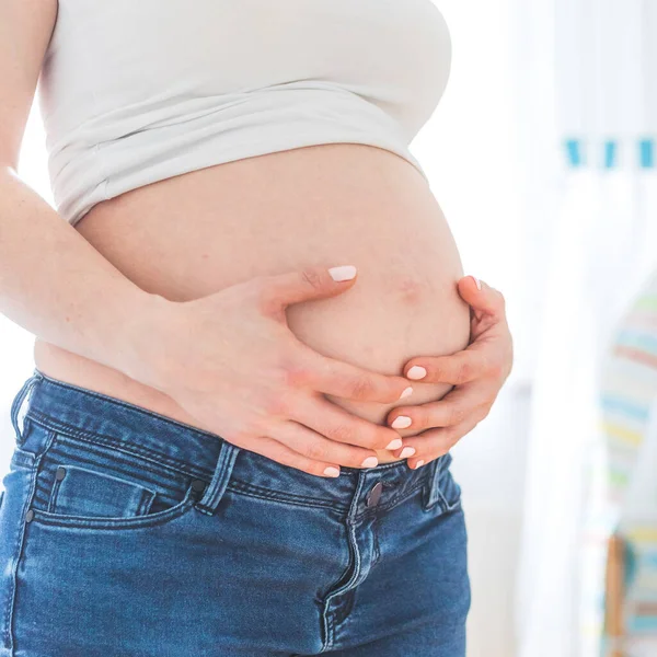 Caucasian Pregnant Mother Touching Her Naked Tummy Blue Jeans Close — Stock Photo, Image