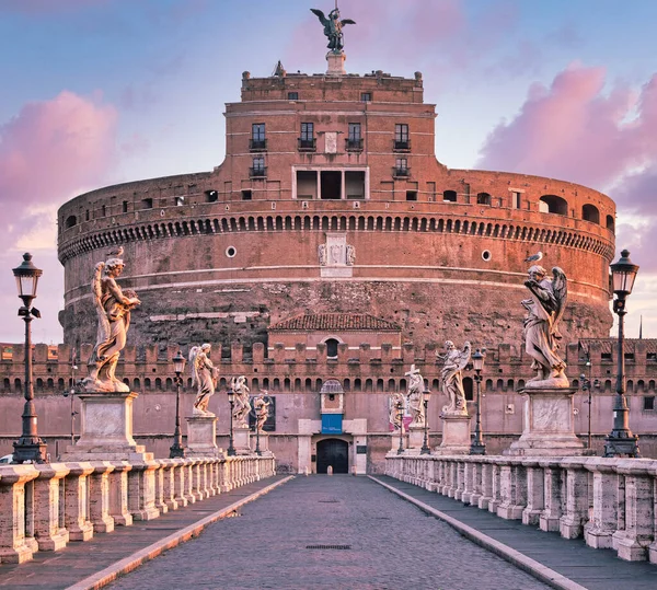 ローマ イタリア Circa 2020年8月 ローマのサンタンジェロ城 ローマ イタリア 日の出に誰もいない歴史的建造物 — ストック写真