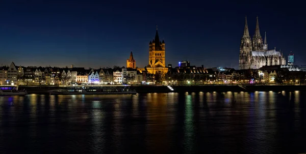 Cityscape Cologne Med Gamla Stan Och Katedralen Natten — Stockfoto
