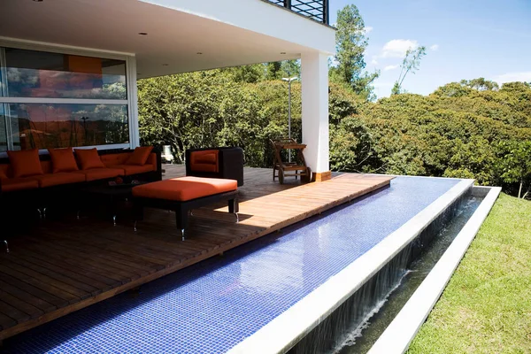 Hermoso Salón Lujo Con Sillas Piscina —  Fotos de Stock