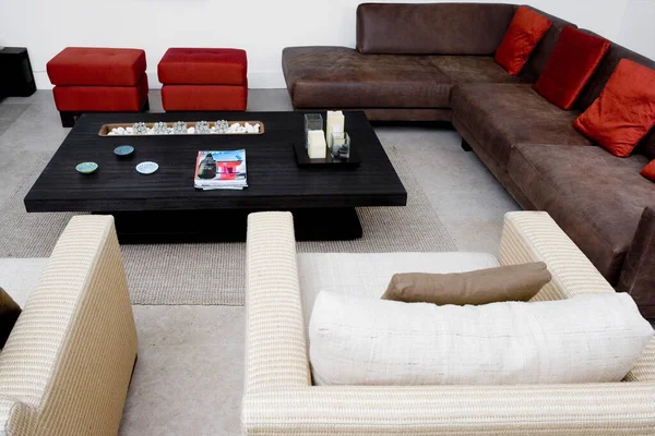 Moderní Obývací Pokoj Interiér Pohovkou Židlemi — Stock fotografie