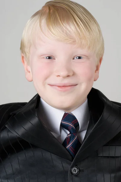 Porträtt Pojke Kostym — Stockfoto