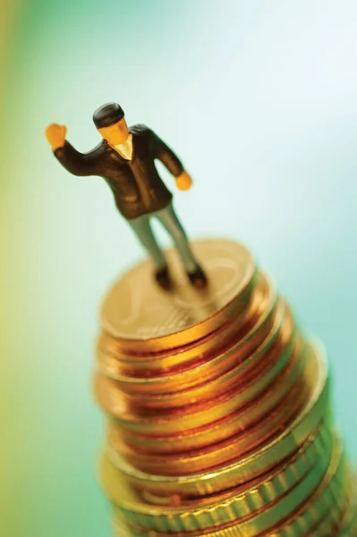 Miniatuur Mensen Met Munten Geld — Stockfoto