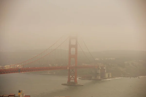 Bir Köprüde Trafik Ilerliyor Golden Gate Köprüsü San Francisco California — Stok fotoğraf