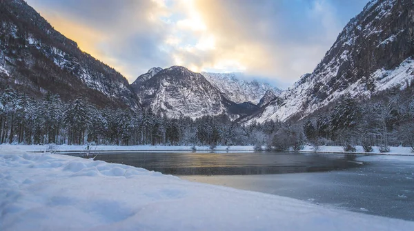 Bela Paisagem Com Neve Montanhas — Fotografia de Stock