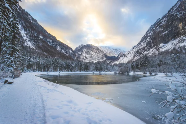 Piękny Krajobraz Śniegiem Górami — Zdjęcie stockowe