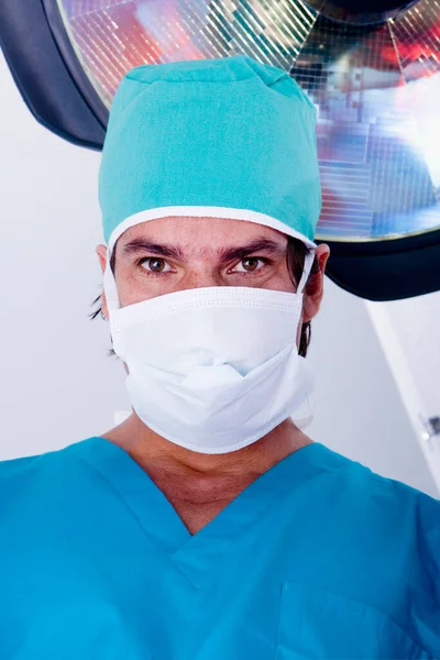 Portrait Male Surgeon Wearing Surgical Mask — Stock Photo, Image