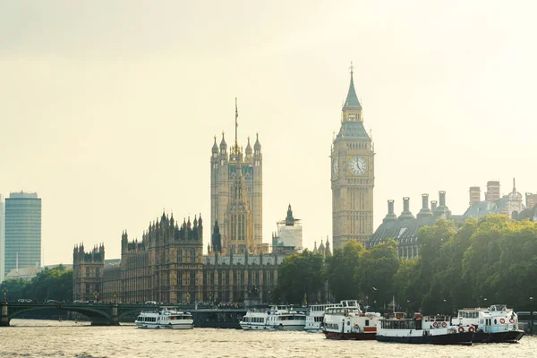 Palazzo Westminster Torre Dell Orologio Con Barche Sul Tamigi Londra — Foto Stock