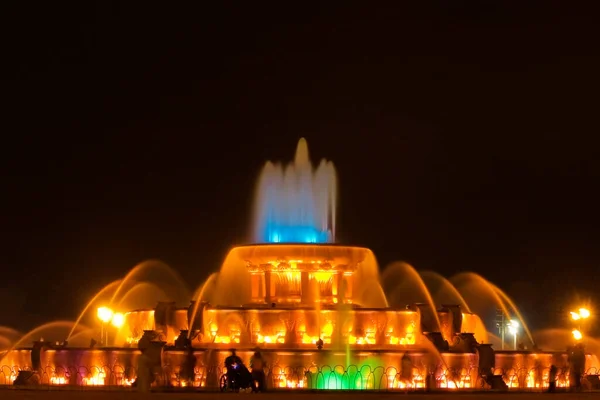 Fontana Dell Acqua Illuminata Notte Clarence Buckingham Fountain Chicago Illinois — Foto Stock