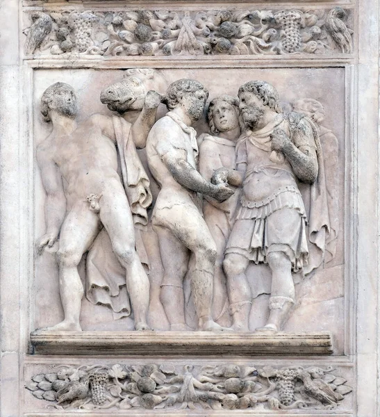 イタリア ボローニャのサン ペトロニオ大聖堂の右ドア アミーコ アスペルティーニによるヨセフと彼の兄弟の物語 — ストック写真