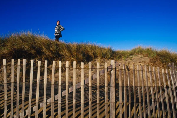 Low Angle View Woman Standing Top Hill Cape Cod Massachusetts — Stock Photo, Image