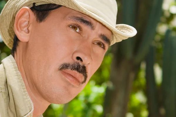 Retrato Hombre Mayor Guapo Parque — Foto de Stock