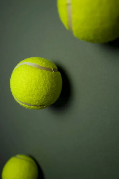 Теннисный Мяч Зеленом Фоне — стоковое фото