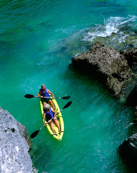 Vue Angle Élevé Deux Personnes Faisant Rafting Dans Mer Bermudes — Photo