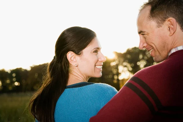 Pareja Enamorada Aire Libre —  Fotos de Stock