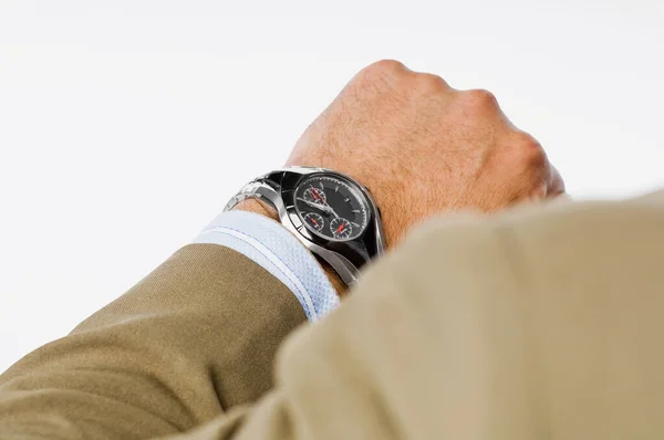 Vicino Alla Mano Uomo Che Tiene Orologio Polso — Foto Stock