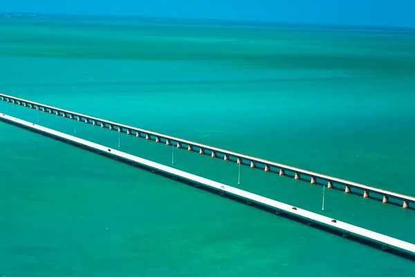 Vista Aérea Playa Con Gran Puente — Foto de Stock