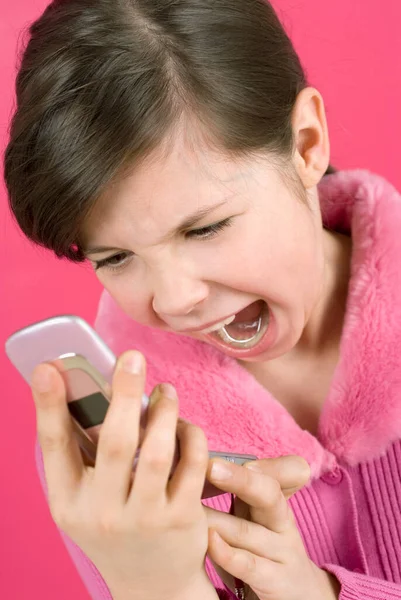 Portrait Une Jolie Petite Fille Avec Téléphone Portable — Photo