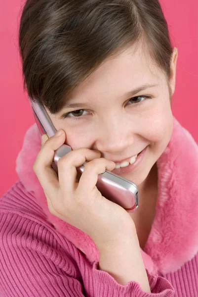 Primer Plano Una Joven Hablando Teléfono Móvil —  Fotos de Stock