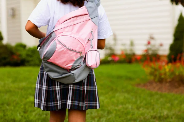 Indietro Vista Giovani Asiatico Studente Ragazza Con Zaino Libri Strada — Foto Stock