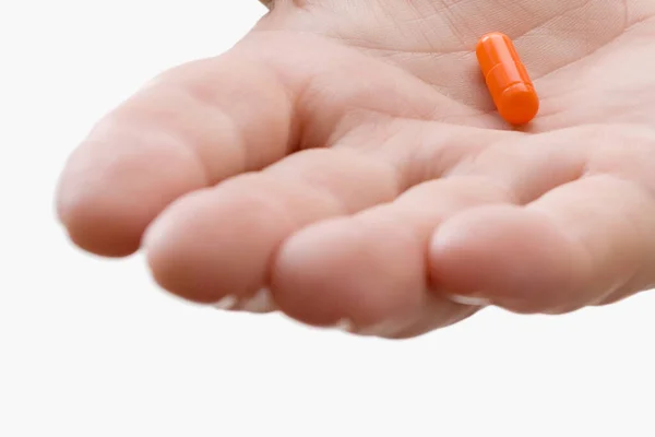 Tangan Memegang Pil Diisolasi Pada Latar Belakang Putih — Stok Foto