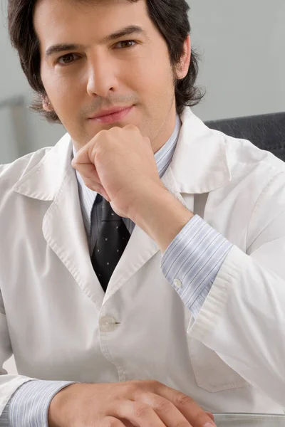 Portret Młodego Mężczyzny Stetoskopem — Zdjęcie stockowe