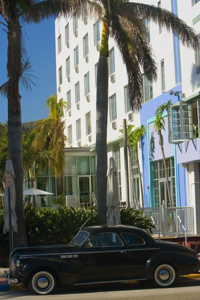 Carro Estacionado Frente Edifício Miami Flórida Eua — Fotografia de Stock