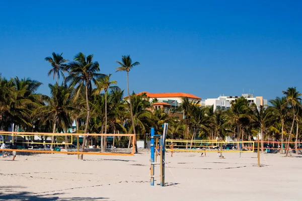 海滩上的排球网 迈阿密海滩 佛罗里达州 — 图库照片