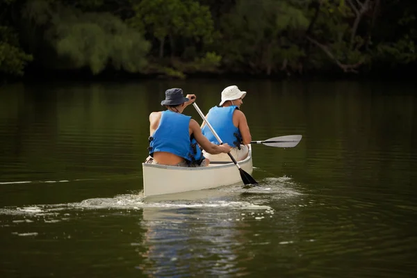 Two Men Kayaking River — Stock Photo, Image