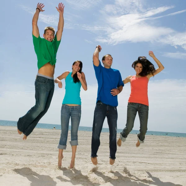Low Angle View Two Young Couples Jumping Beach Smiling — Stock Photo, Image