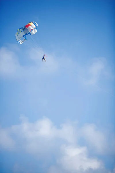 Low Angle View Van Een Persoon Parasailing Miami Florida Usa — Stockfoto