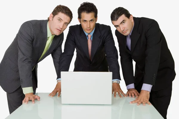 Biznesmeni Pracujący Razem Biurze — Zdjęcie stockowe