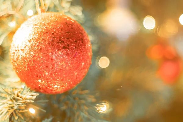Árvore Natal Bola Vermelha Ouro Bokeh Fundo — Fotografia de Stock