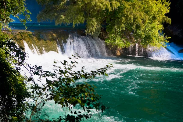 Belle Cascade Dans Forêt — Photo