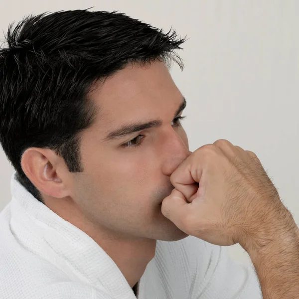 Side Profiel Van Een Jonge Man Zoek Pensive — Stockfoto