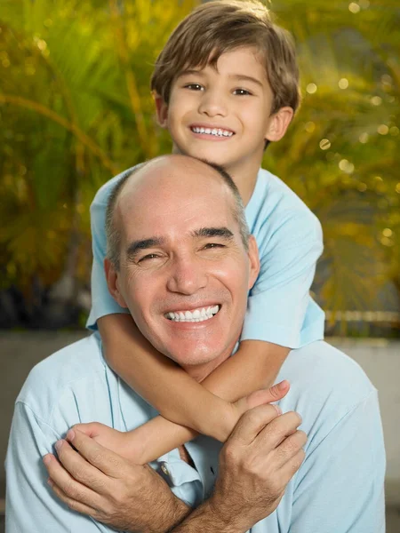 Vater Und Sohn Mit Tochter Strand — Stockfoto