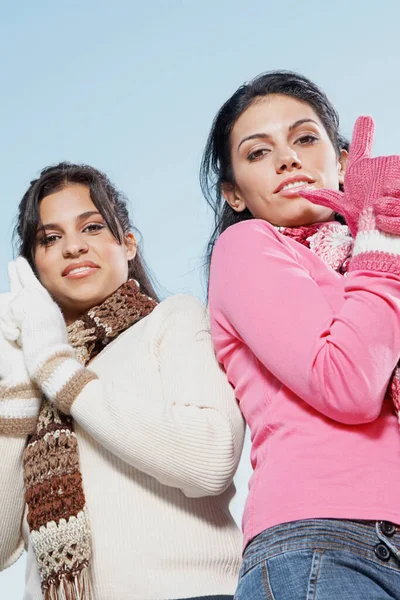 Deux Jeunes Femmes Amusent Extérieur — Photo