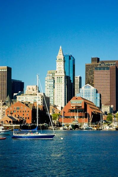 河流中的帆船 波士顿港 波士顿 马萨诸塞州 — 图库照片