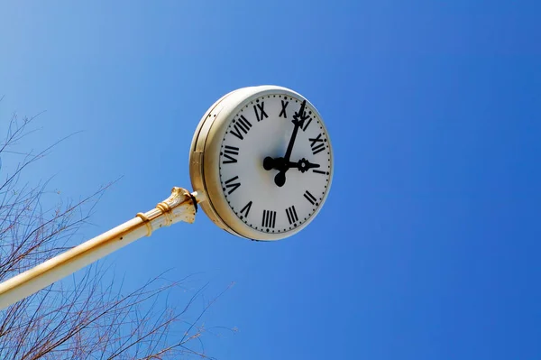 Torre Del Reloj Fondo Del Cielo Azul —  Fotos de Stock