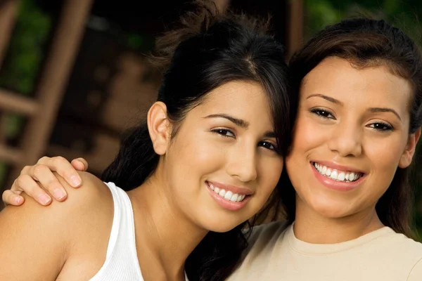 Retrato Jovem Casal Feliz — Fotografia de Stock