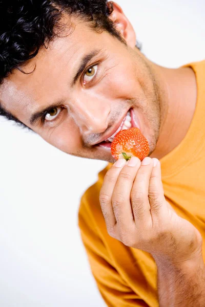 Uomo Mangiare Una Fetta Cibo Fresco Succoso Malsano — Foto Stock