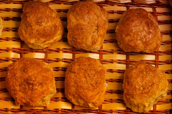 Zelfgemaakte Broodjes Met Sesamzaad — Stockfoto