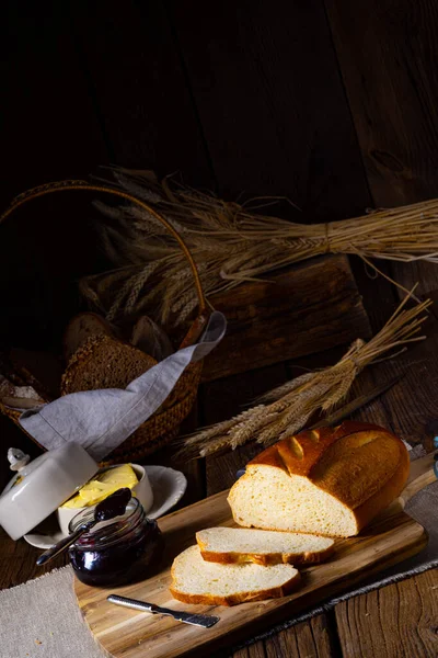 Pain Frais Épis Blé Sur Une Table Bois — Photo