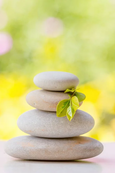 Egyensúlyozó Halom Kavicskő Mint Zen Szabadtéri Tavasszal Spa Wellness Nyugodt — Stock Fotó