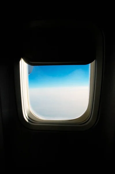 从上方俯瞰飞机窗口 — 图库照片